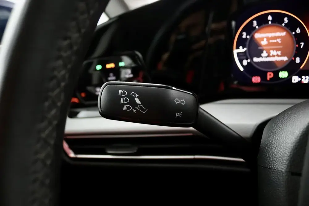 Volkswagen Golf 1.0 eTSI Life blauw automaat uit 2020, foto 18