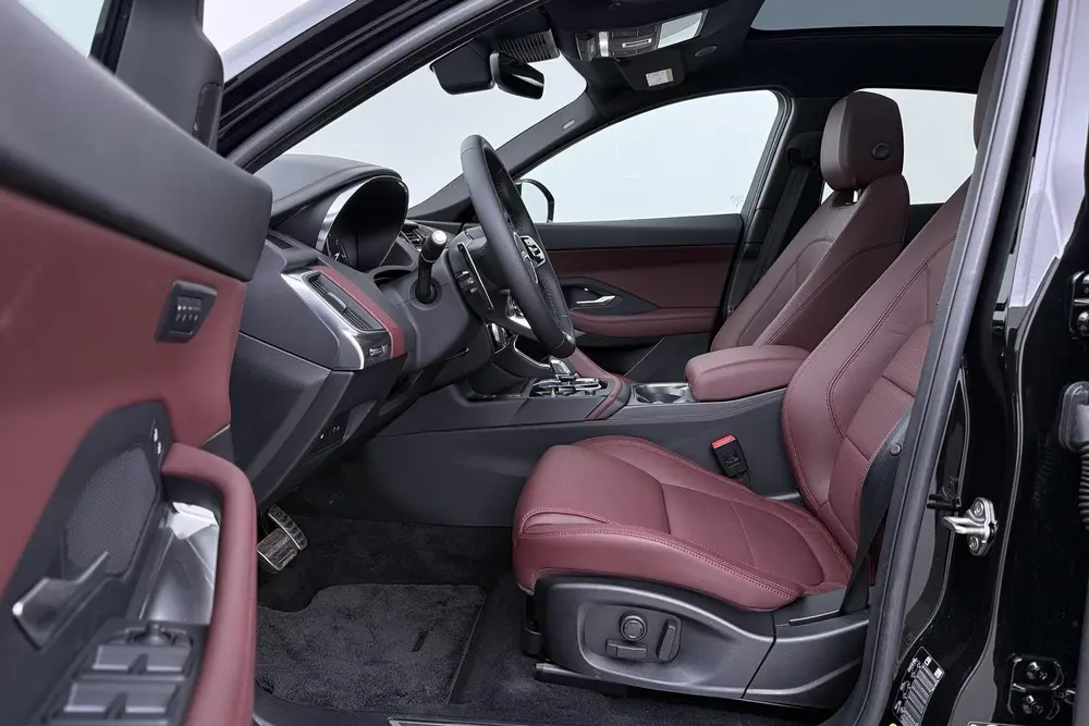 Jaguar E-Pace P300e R-Dynamic S | ACC | Panoramadak | Memory uit 2026, foto 3