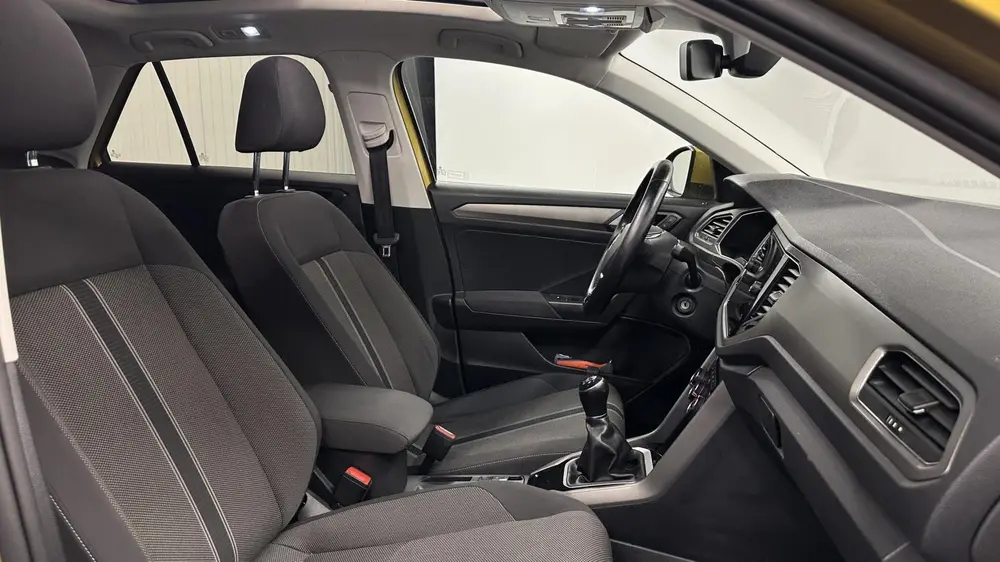 Volkswagen T-Roc 1.0 TSI Style Business PANO LM TREKHAAK DAB uit 2020, foto 4