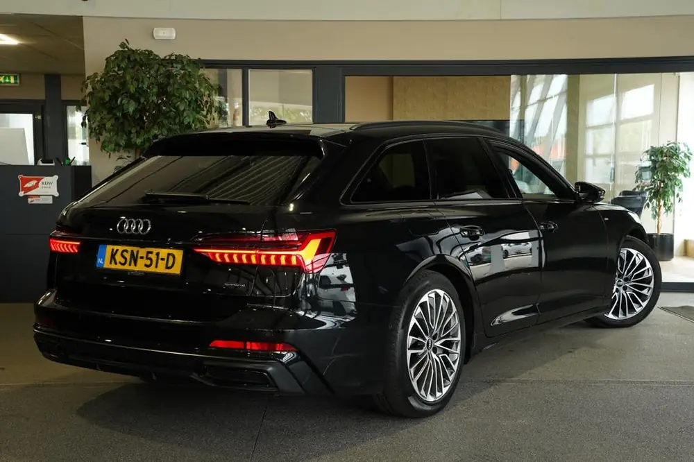 Audi A6 Avant 55 TFSI e quattro Competition 367PK S-line Led uit 2022, foto 2