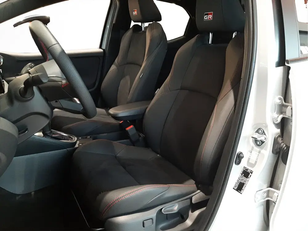 Toyota Yaris 1.5 Hybrid 130 GR Sport + (bj 2025 uit 2025, foto 10
