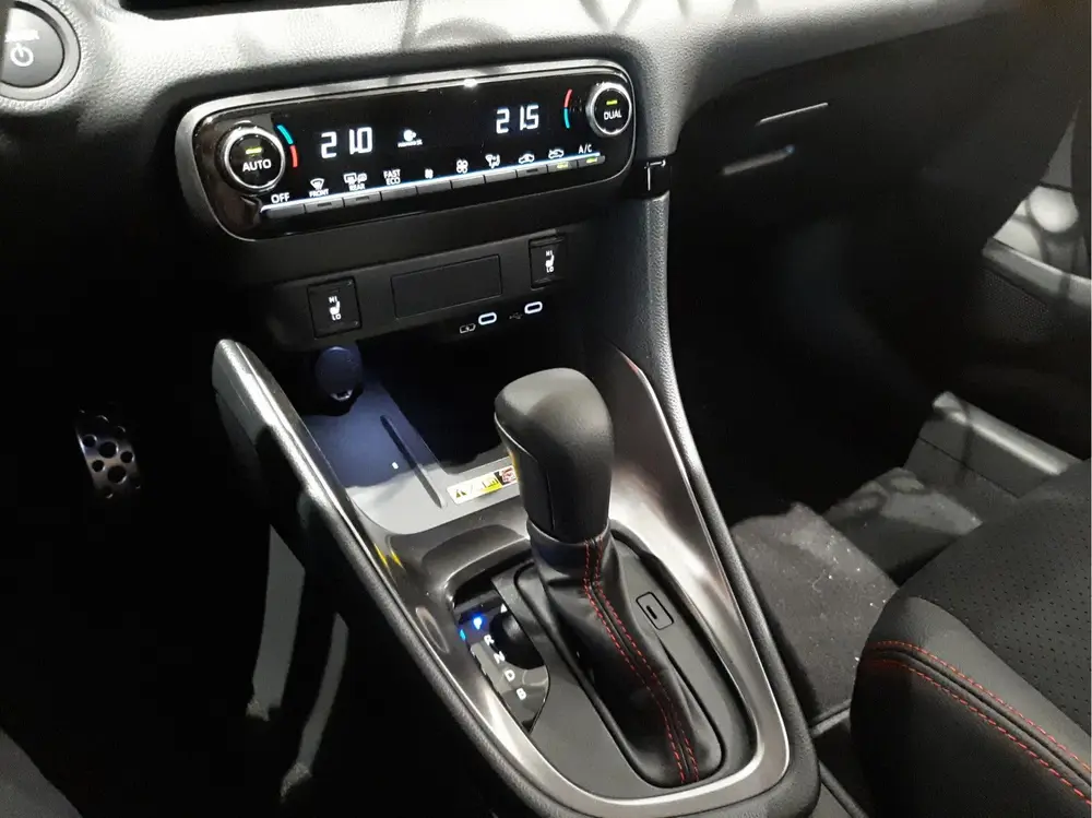 Toyota Yaris 1.5 Hybrid 130 GR Sport + (bj 2025 uit 2025, foto 12