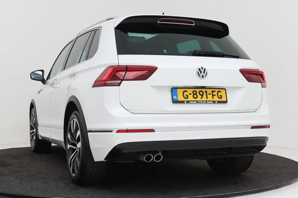 Volkswagen Tiguan 1.5 TSI ACT Highline R-line | Panoramadak uit 2019, foto 11