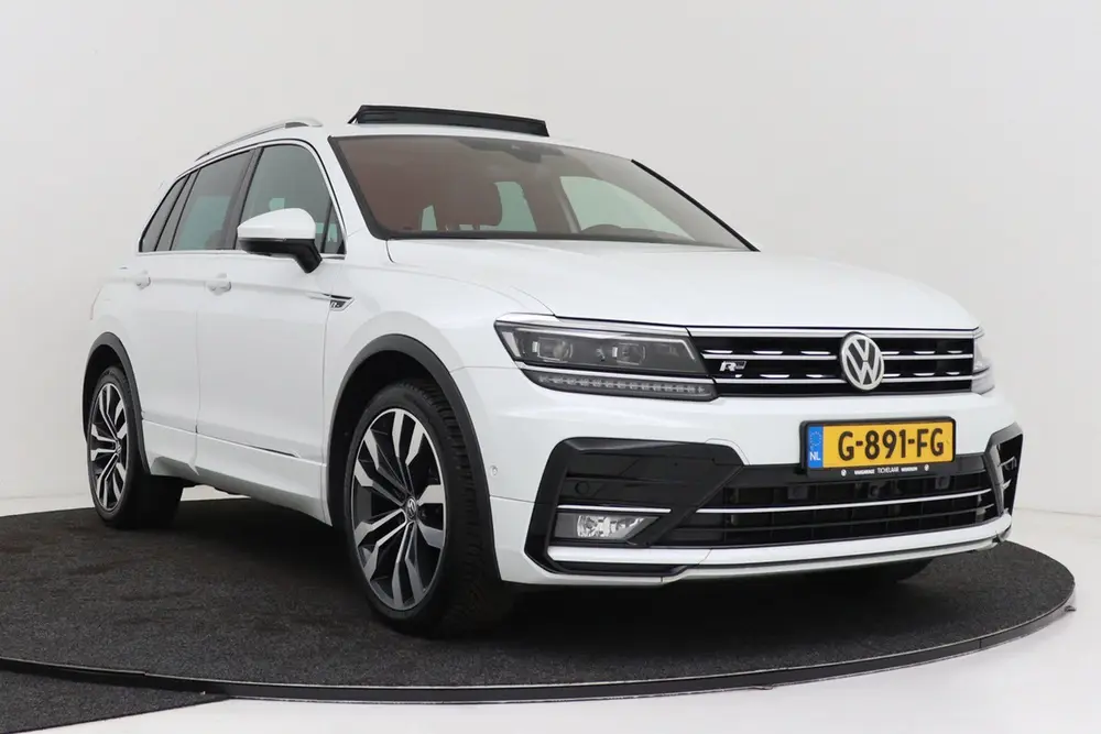 Volkswagen Tiguan 1.5 TSI ACT Highline R-line | Panoramadak uit 2019, foto 14