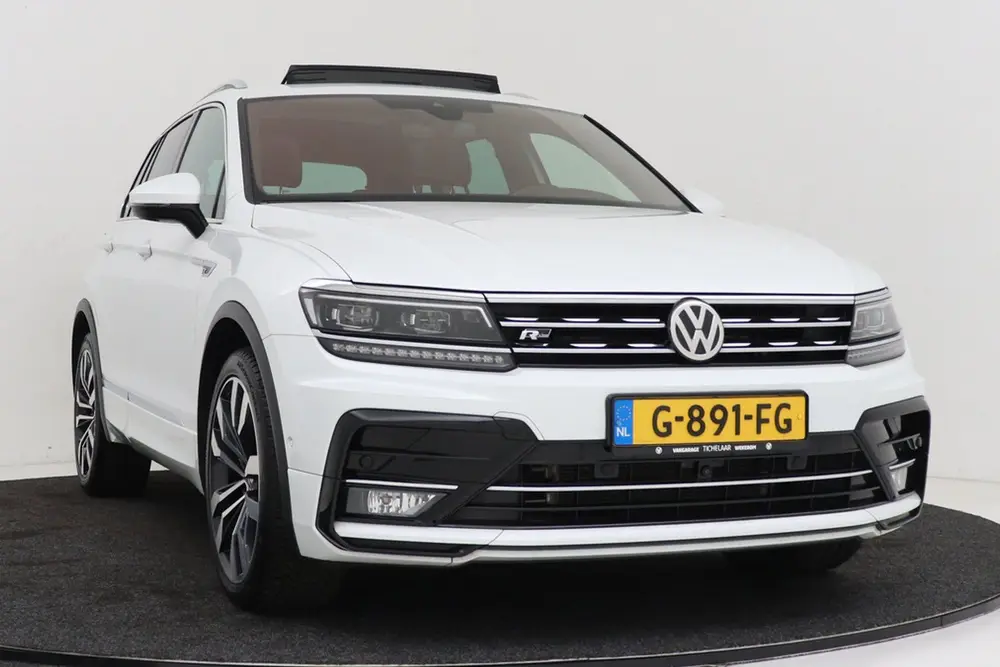 Volkswagen Tiguan 1.5 TSI ACT Highline R-line | Panoramadak uit 2019, foto 15