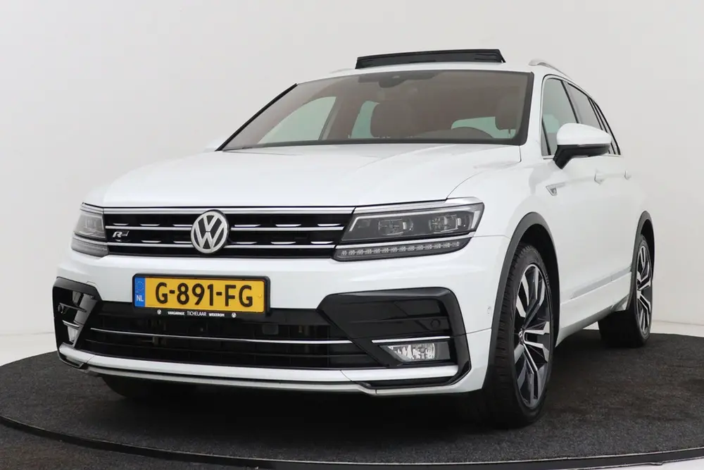 Volkswagen Tiguan 1.5 TSI ACT Highline R-line | Panoramadak uit 2019, foto 16