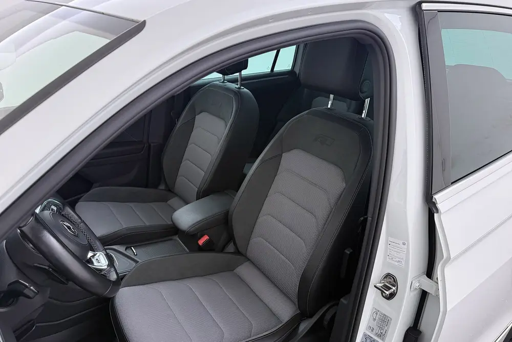 Volkswagen Tiguan 1.5 TSI ACT Highline R-line | Panoramadak uit 2019, foto 17