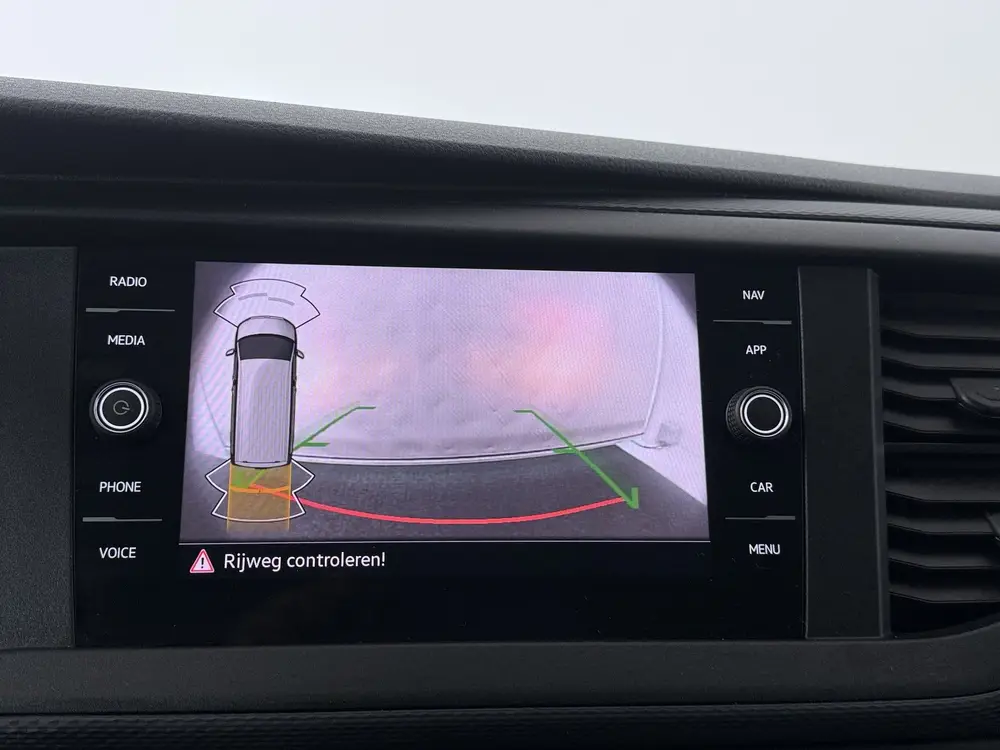 Volkswagen Transporter 2.0 TDI L2H1 30 DC uit 2020, foto 11