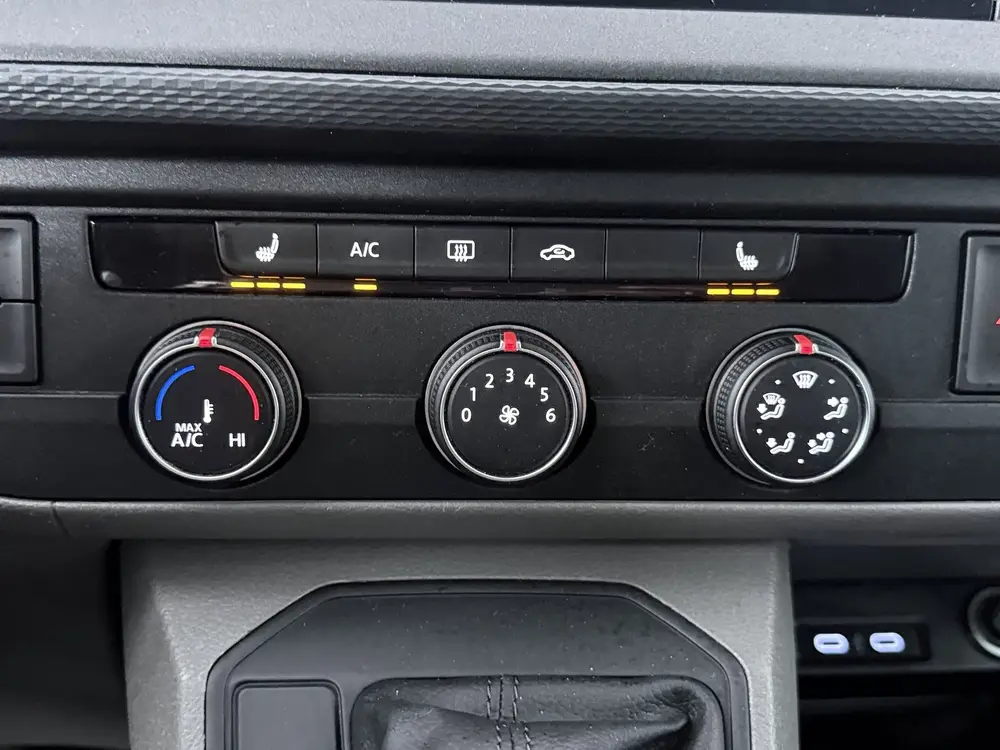 Volkswagen Transporter 2.0 TDI L2H1 30 DC uit 2020, foto 12