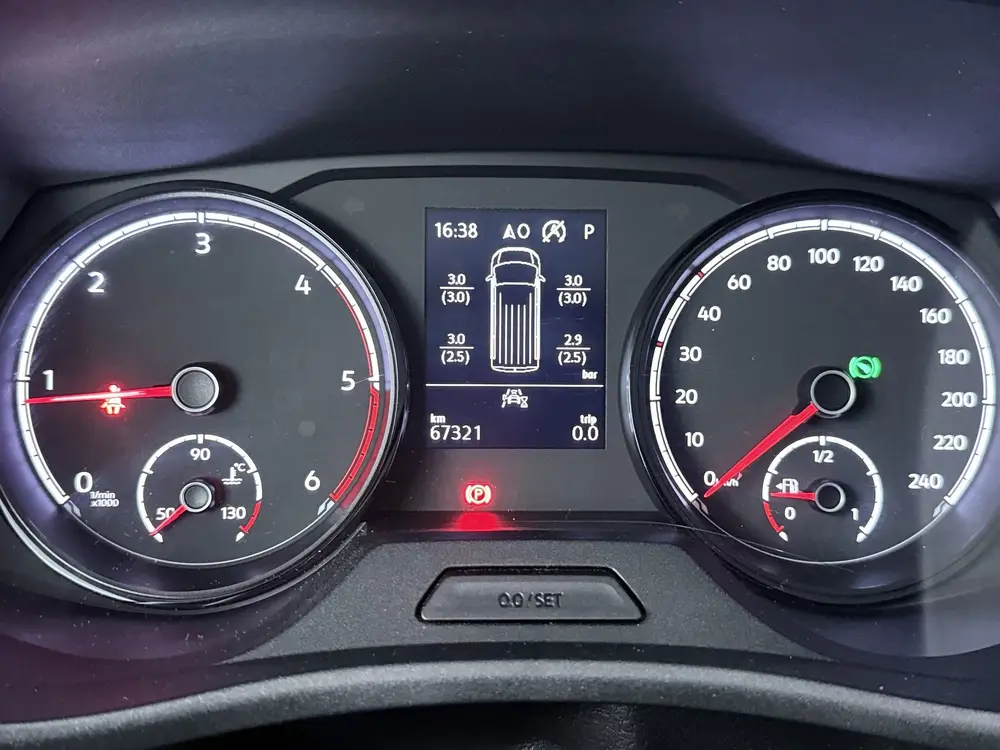 Volkswagen Transporter 2.0 TDI L2H1 30 DC uit 2020, foto 8