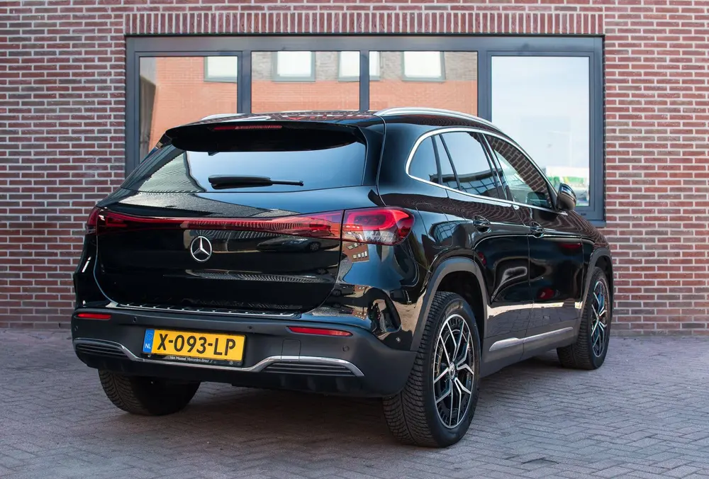 Mercedes-Benz EQA 250+ AMG Line 71 kWh uit 2023, foto 2