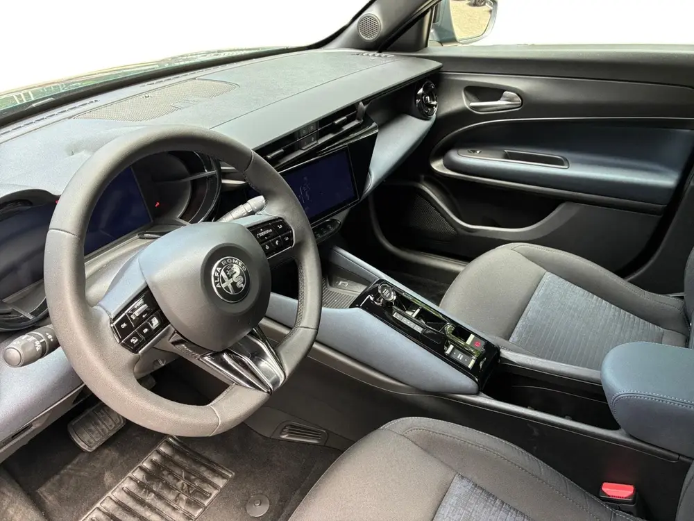 Alfa Romeo Junior Check uitvoering uit 2025, foto 15