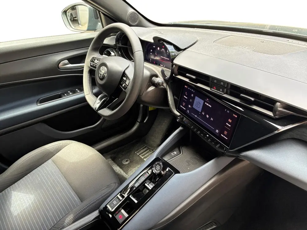 Alfa Romeo Junior Check uitvoering uit 2025, foto 3