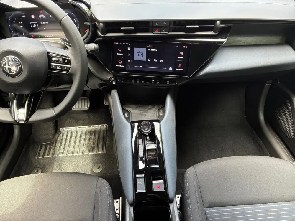 Alfa Romeo Junior Check uitvoering uit 2025, foto 8