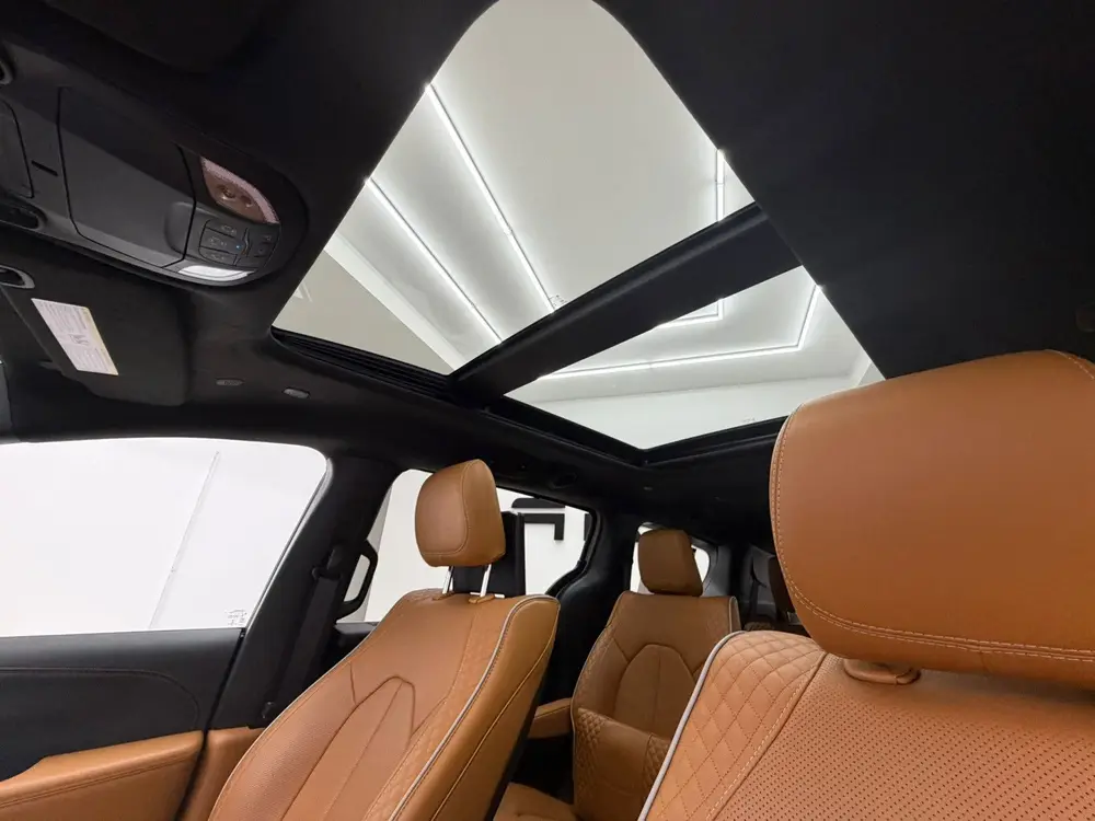 Lancia Voyager 3.6 V6 Hybride Pinnacle (bj 2023, automaat) uit 2023, foto 10