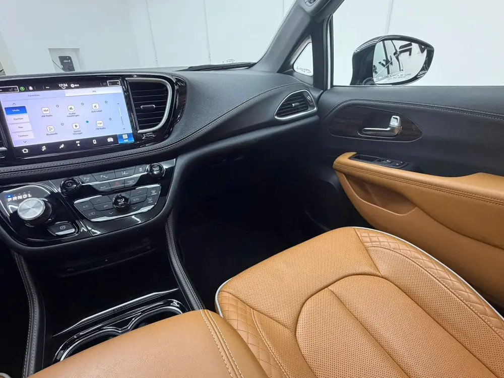 Lancia Voyager 3.6 V6 Hybride Pinnacle (bj 2023, automaat) uit 2023, foto 15