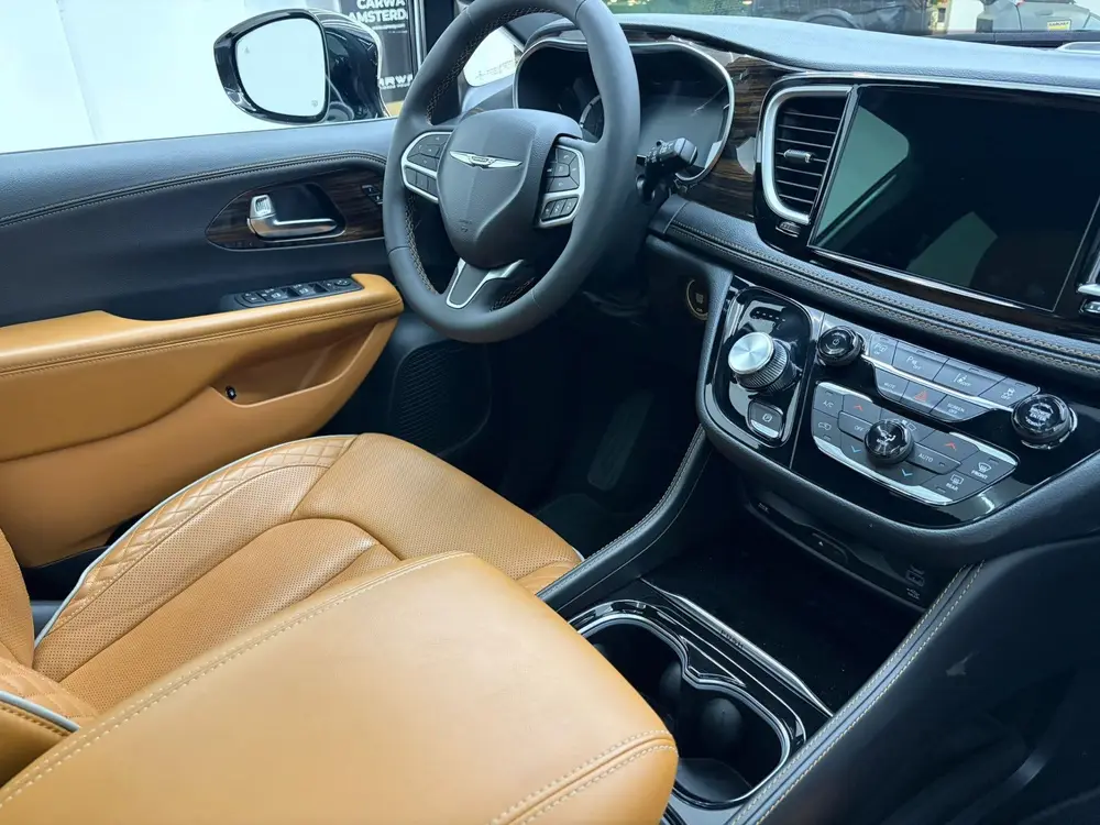 Lancia Voyager 3.6 V6 Hybride Pinnacle (bj 2023, automaat) uit 2023, foto 17