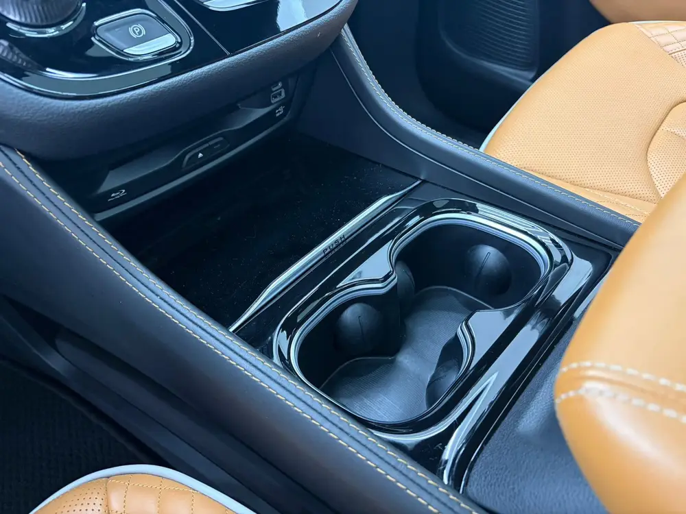 Lancia Voyager 3.6 V6 Hybride Pinnacle (bj 2023, automaat) uit 2023, foto 19