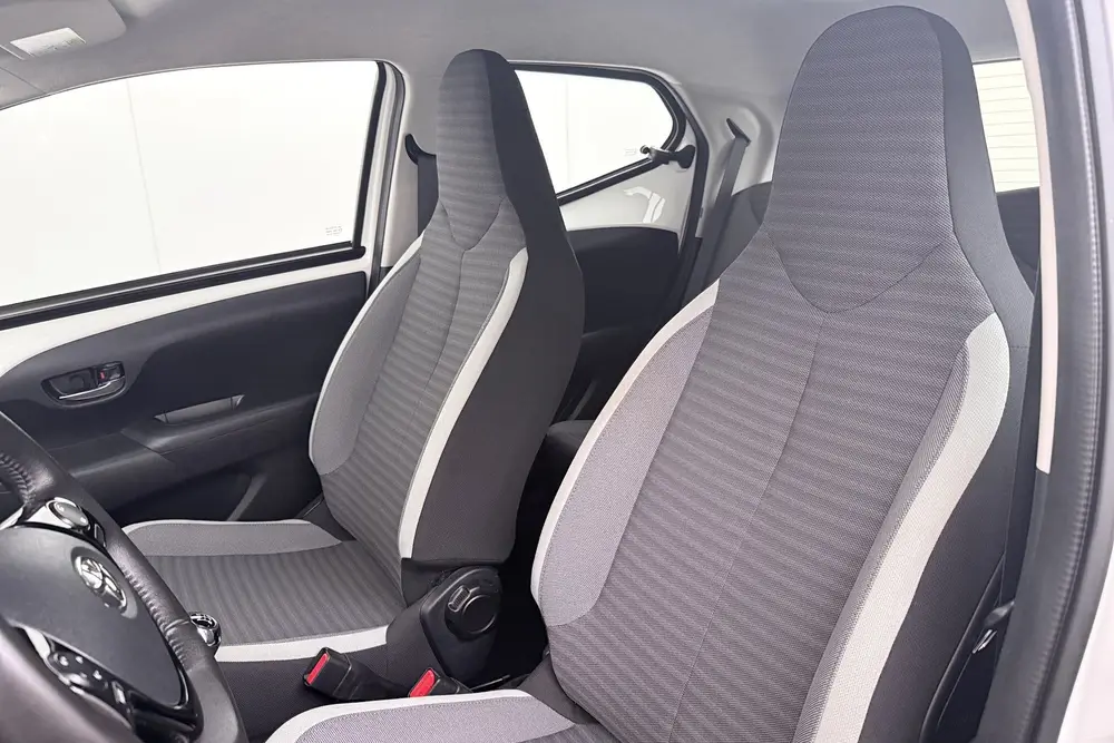 Toyota Aygo 1.0 VVT-i X-play limited Camera LED Bluetooth uit 2019, foto 9