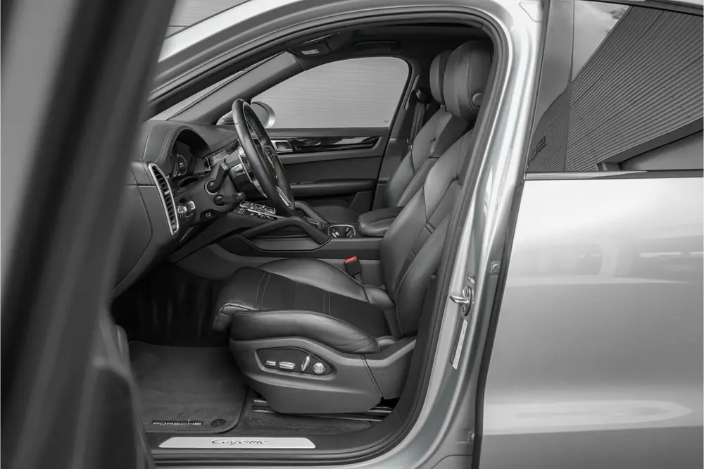 Porsche Cayenne Cayenne Coupé 3.0 E-Hybrid Sport Design Pano ACC 4W uit 2020, foto 4