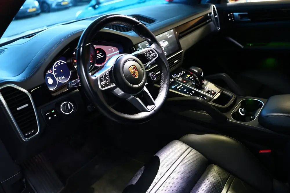 Porsche Cayenne Cayenne Coupé 3.0 E-Hybrid KRIJT NAVI CAMERA TREKHA uit 2020, foto 11