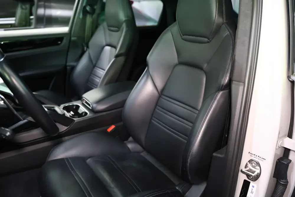 Porsche Cayenne Cayenne Coupé 3.0 E-Hybrid KRIJT NAVI CAMERA TREKHA uit 2020, foto 18