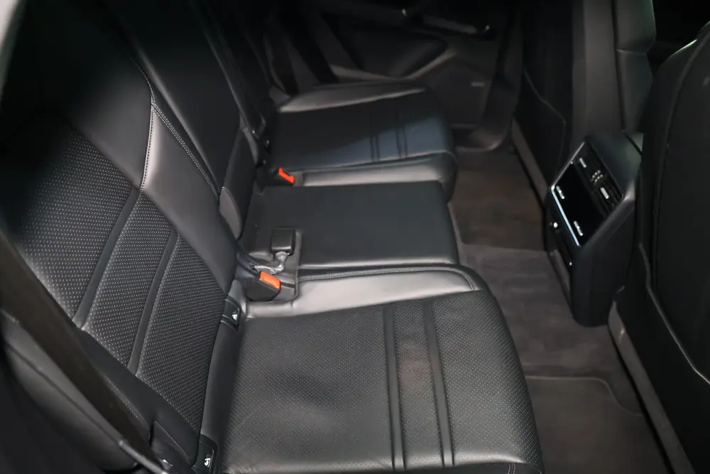 Porsche Cayenne Cayenne Coupé 3.0 E-Hybrid KRIJT NAVI CAMERA TREKHA uit 2020, foto 19
