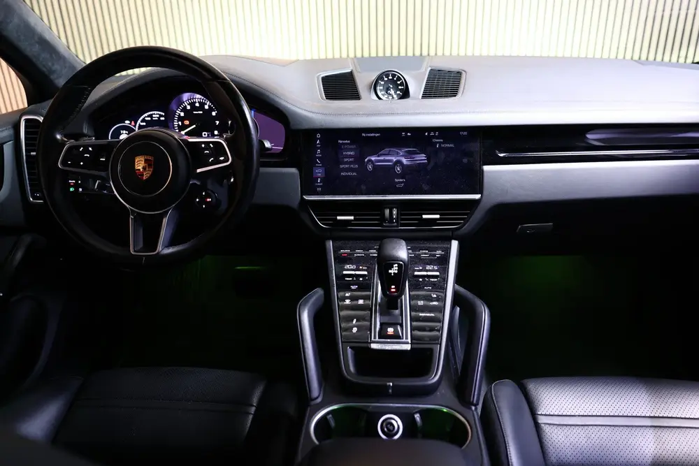 Porsche Cayenne Cayenne Coupé 3.0 E-Hybrid KRIJT NAVI CAMERA TREKHA uit 2020, foto 2