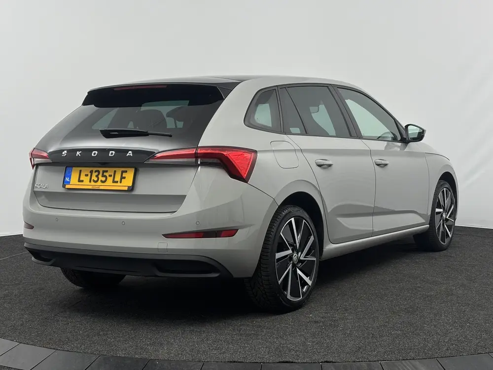 Skoda Scala 1.0 TSI 110pk DSG Sport Business uit 2021, foto 2