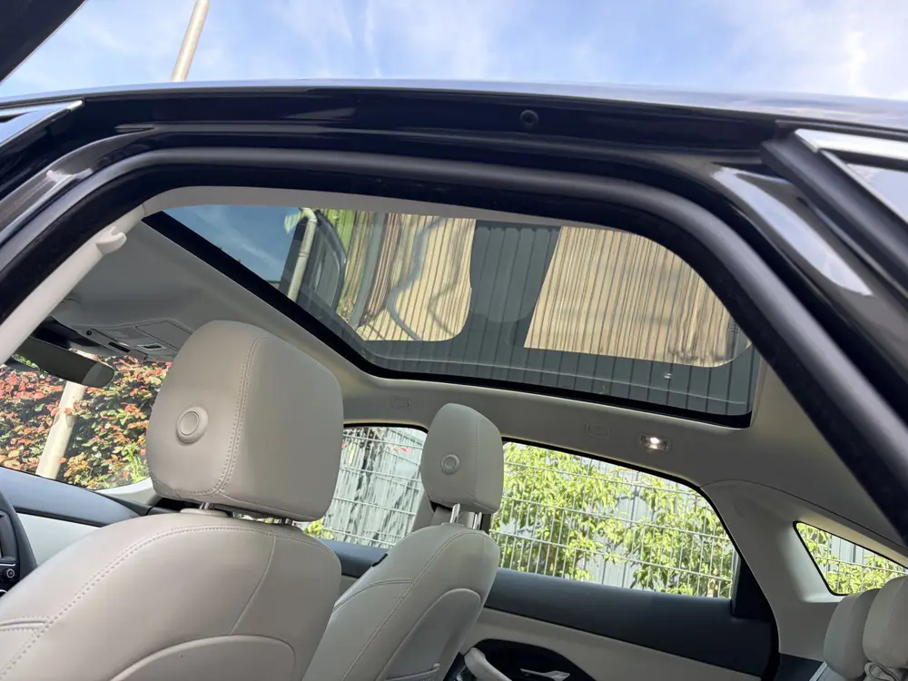 Jaguar E-Pace 2.0 P250 AWD HSE / AUTOMAAT / PANORAMADAK / ME uit 2019, foto 5