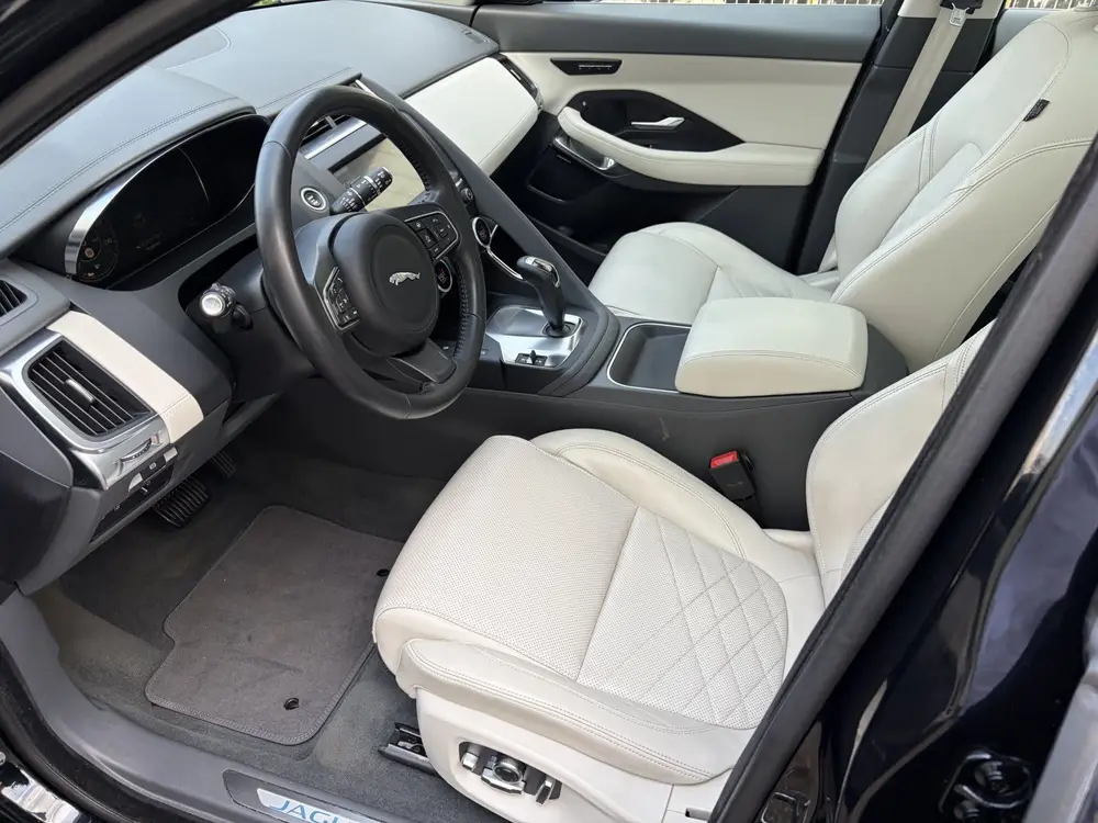 Jaguar E-Pace 2.0 P250 AWD HSE / AUTOMAAT / PANORAMADAK / ME uit 2019, foto 6