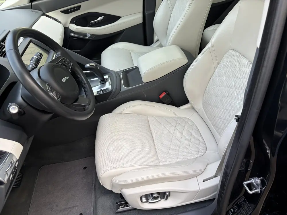 Jaguar E-Pace 2.0 P250 AWD HSE / AUTOMAAT / PANORAMADAK / ME uit 2019, foto 9