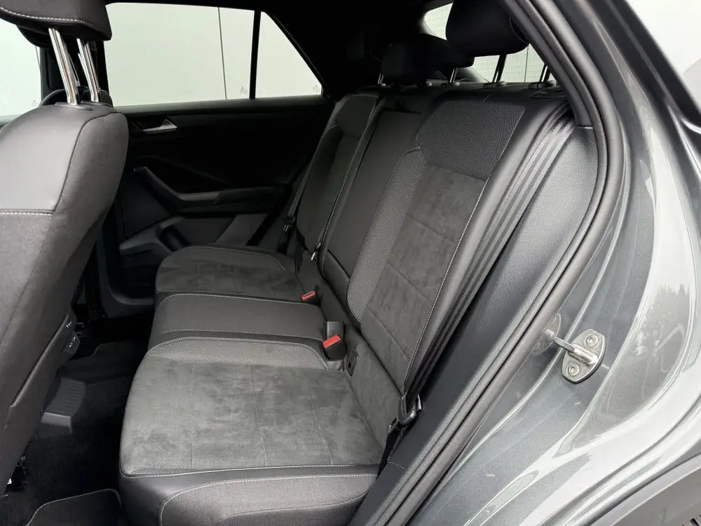 Volkswagen T-Roc 1.5 TSI R-Line Carplay Camera Led Acc Trekh uit 2025, foto 14