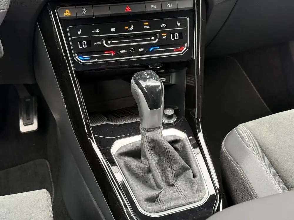 Volkswagen T-Roc 1.5 TSI R-Line Carplay Camera Led Acc Trekh uit 2025, foto 17