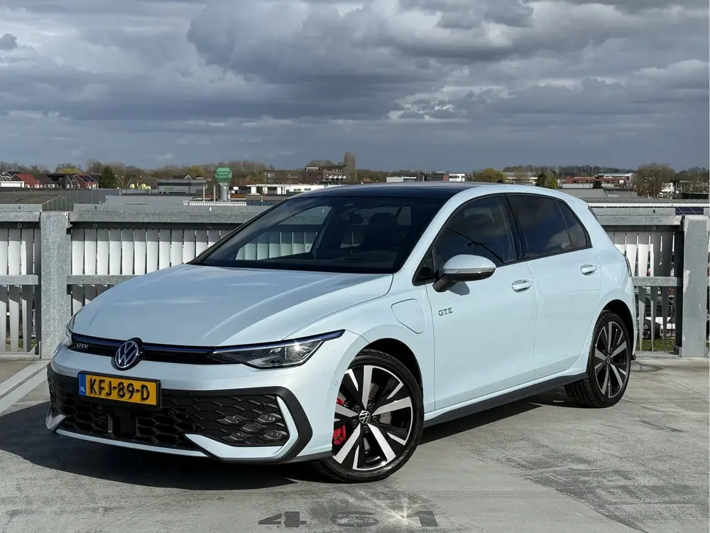 Volkswagen Golf 1.5 eHybrid GTE | Pano | IQ | 360° | HUD uit 2024, foto 2