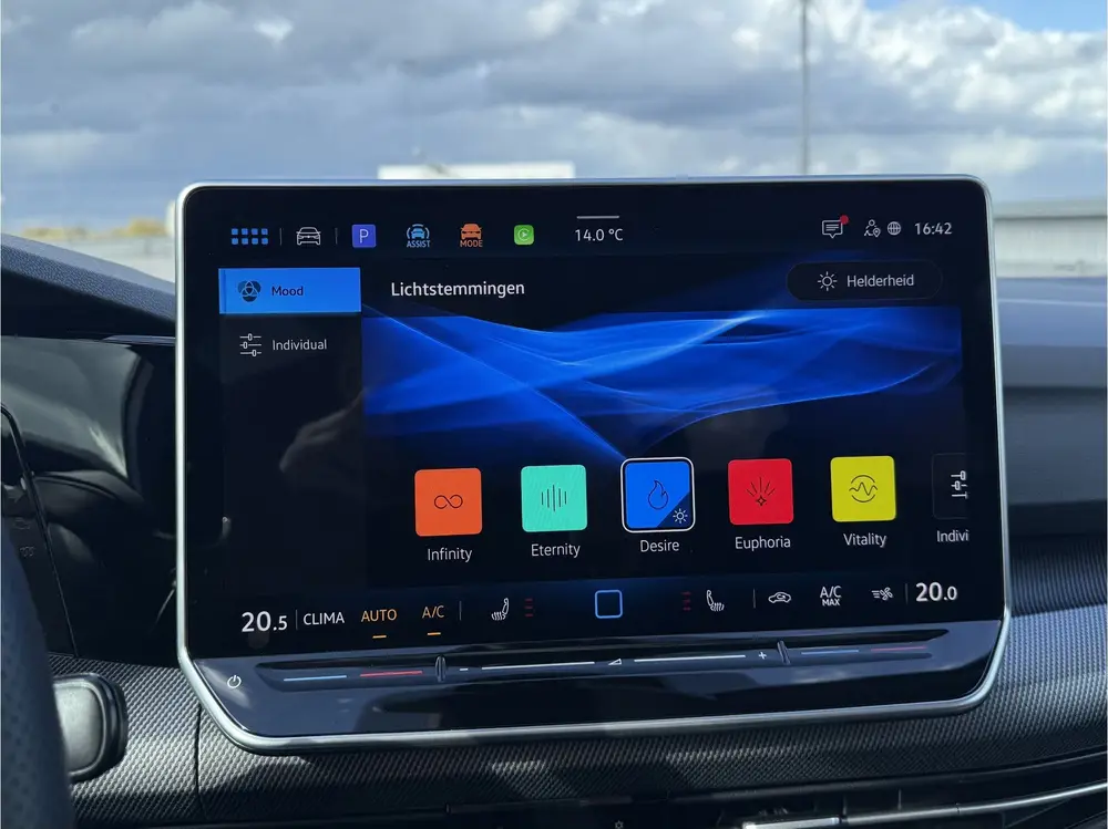 Volkswagen Golf 1.5 eHybrid GTE | Pano | IQ | 360° | HUD uit 2024, foto 20