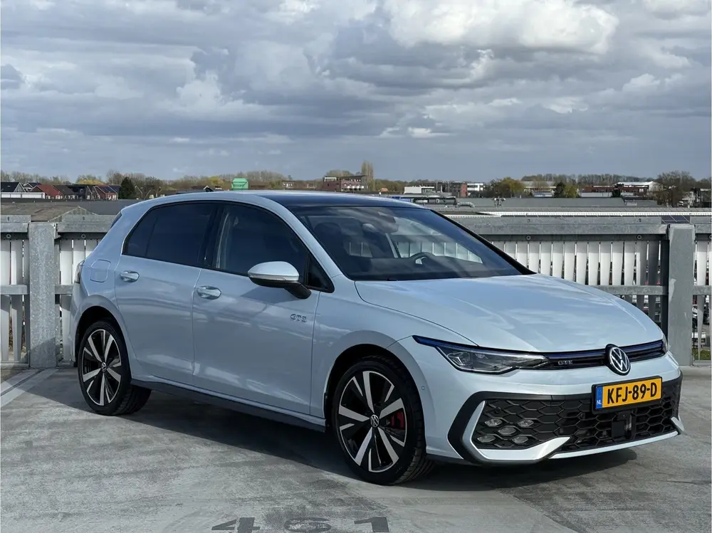 Volkswagen Golf 1.5 eHybrid GTE | Pano | IQ | 360° | HUD uit 2024, foto 3