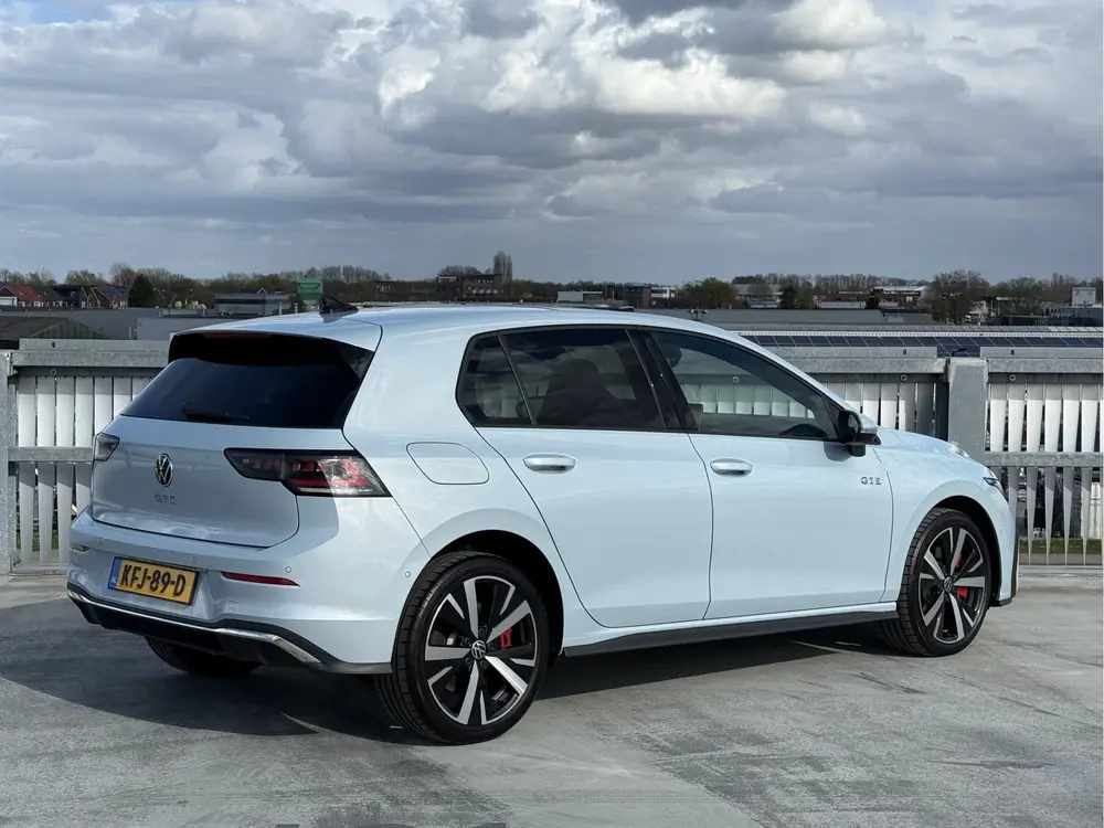 Volkswagen Golf 1.5 eHybrid GTE | Pano | IQ | 360° | HUD uit 2024, foto 4