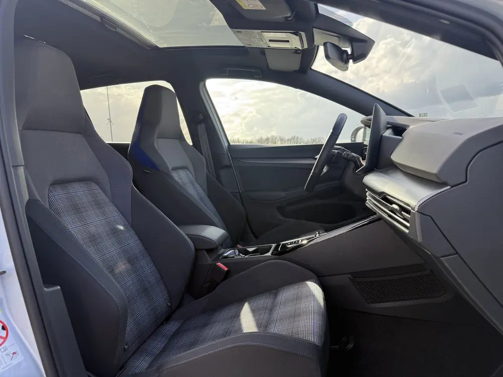 Volkswagen Golf 1.5 eHybrid GTE | Pano | IQ | 360° | HUD uit 2024, foto 7