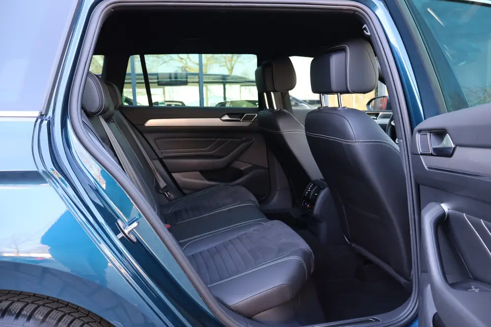 Volkswagen Passat Variant 1.5 TSI R-Line Business + | Origin uit 2022, foto 19