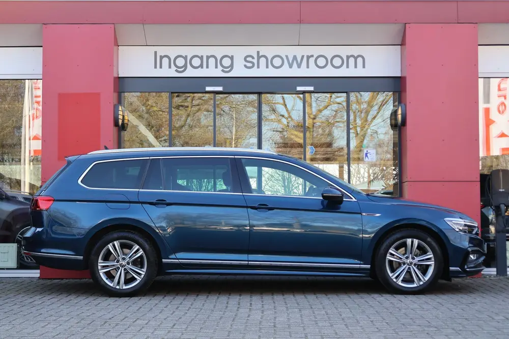 Volkswagen Passat Variant 1.5 TSI R-Line Business + | Origin uit 2022, foto 4