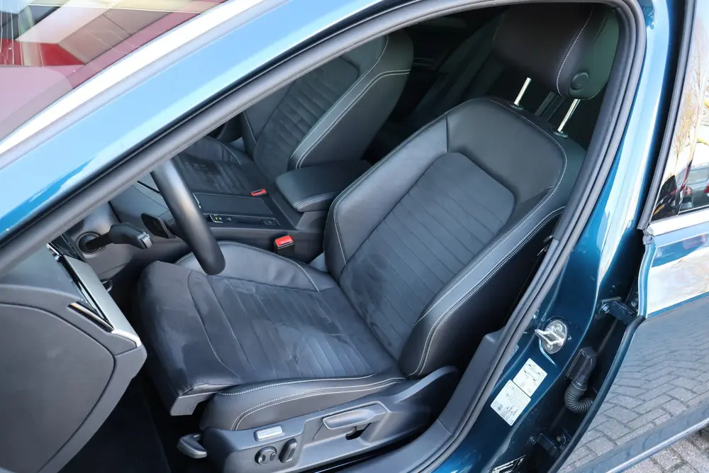 Volkswagen Passat Variant 1.5 TSI R-Line Business + | Origin uit 2022, foto 7