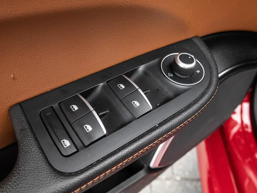 Alfa Romeo Giulia 2.0T Sprint uit 2022, foto 16