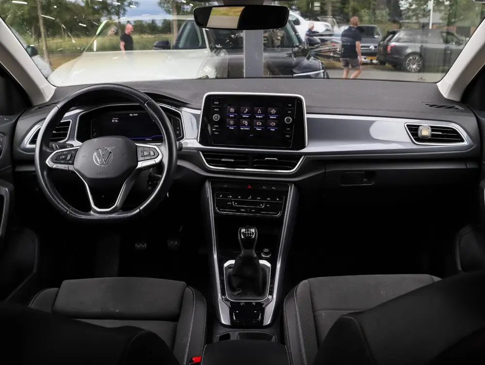 Volkswagen T-Roc 1.0 TSI Style 110PK Alcantara stoelen Camer uit 2022, foto 2