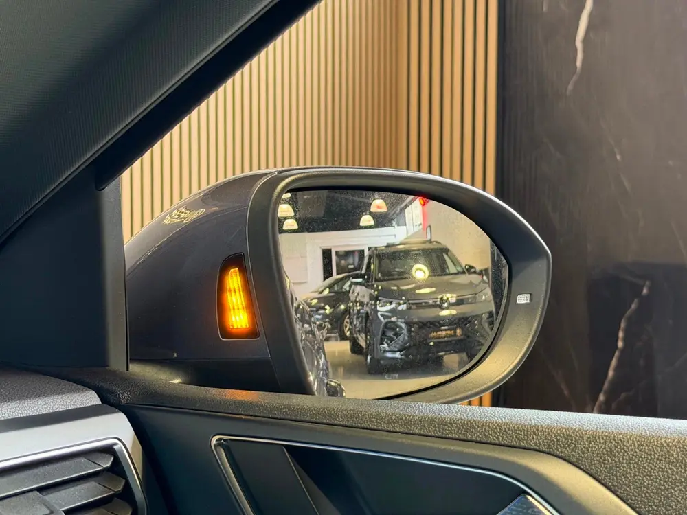 Volkswagen Taigo 1.5 TSI R-Line Pano|Cam|Keyl|Led|IQ|Carplay uit 2022, foto 5