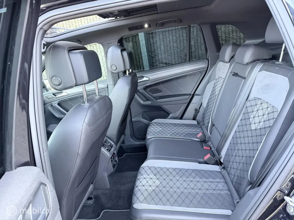 Volkswagen Tiguan 1.5 TSI R-Line Business+ PANO/360•CAMERA uit 2020, foto 14
