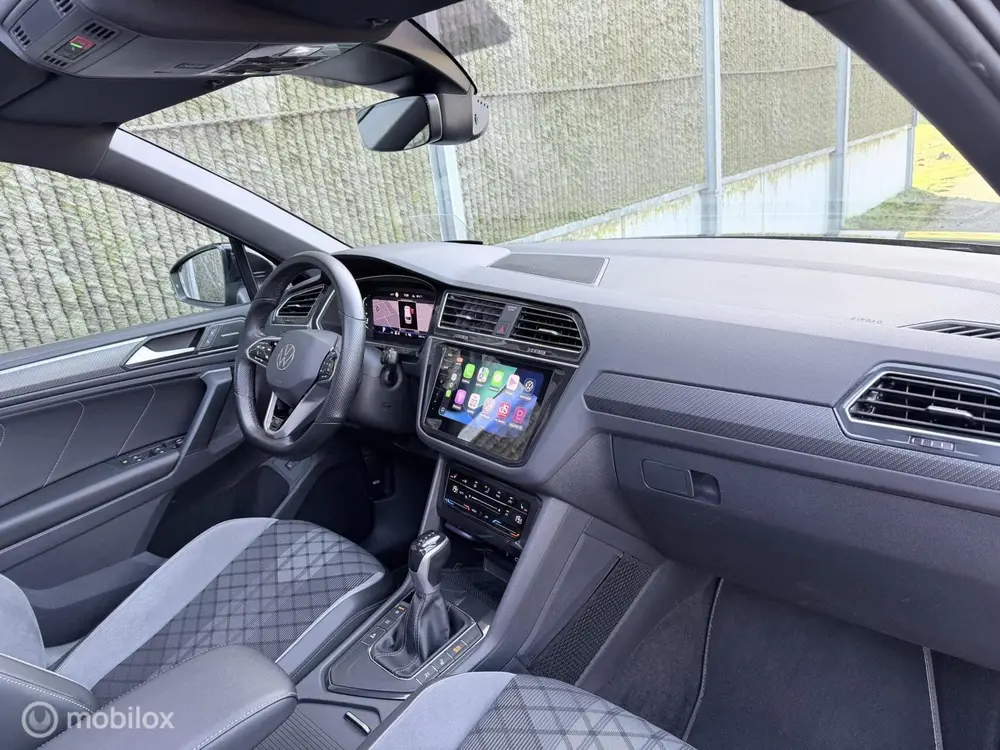 Volkswagen Tiguan 1.5 TSI R-Line Business+ PANO/360•CAMERA uit 2020, foto 18