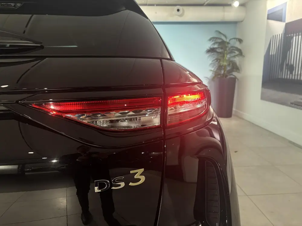 DS Automobiles DS 3 DS 3 1.2 Hybrid 136 Edition France uit 2025, foto 9