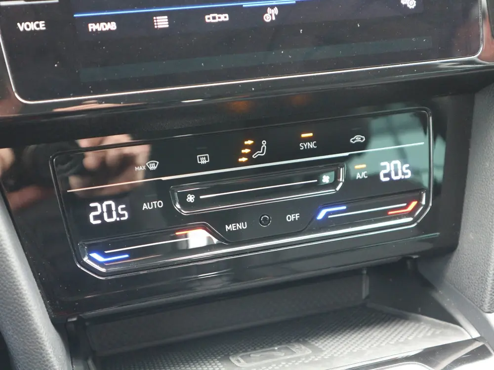 Volkswagen Passat Variant 1.5 TSI Business 7-DSG VIRTUAL NL uit 2022, foto 19