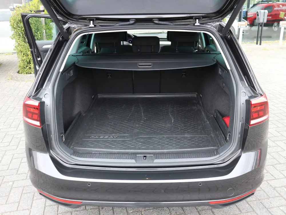 Volkswagen Passat Variant 1.5 TSI Business 7-DSG VIRTUAL NL uit 2022, foto 6